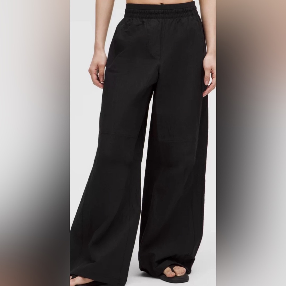 NWOT LULULEMON Crinkled Nylon Relaxed Parachute Pant Pants, Size Large, Black